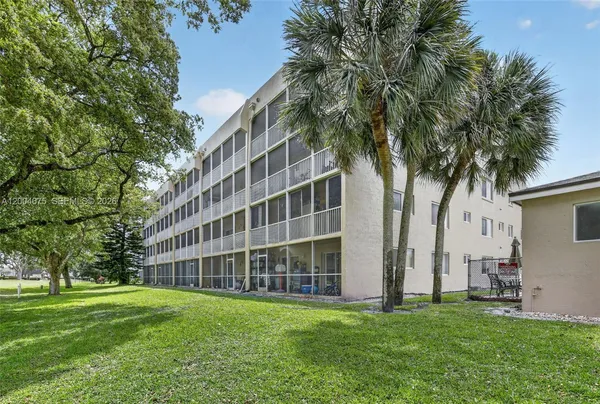 $249,000 | 9470 Tangerine Place, Unit 105, Davie, FL 33324