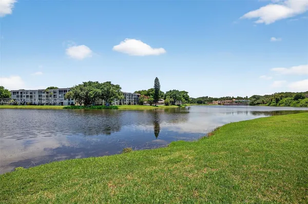 $249,000 | 9470 Tangerine Place, Unit 105, Davie, FL 33324