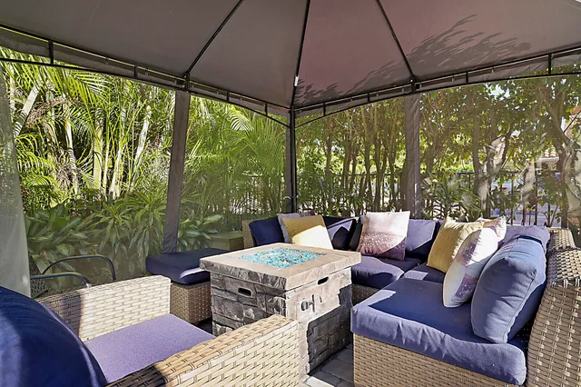 a view of a house with a big yard