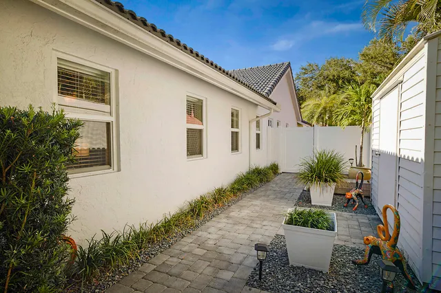 $1,665,000 | 2155 Rabbit Hollowe Circle, Delray Beach, FL 33445