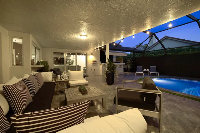 $1,665,000 | 2155 Rabbit Hollowe Circle, Delray Beach, FL 33445