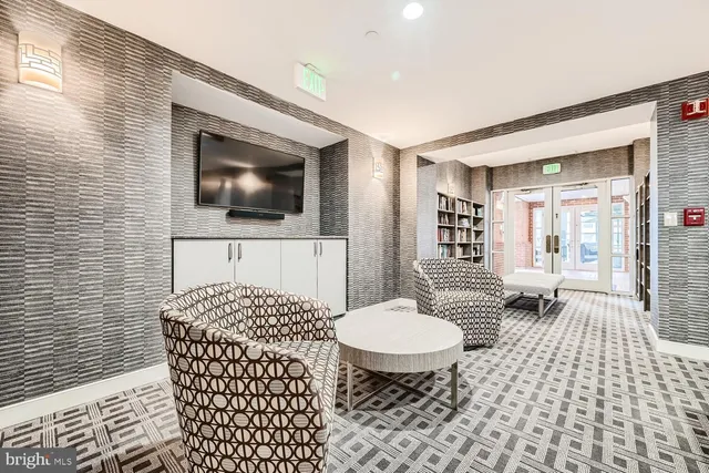 $2,950 | 250 President Street, Unit 609, Baltimore, MD 21202