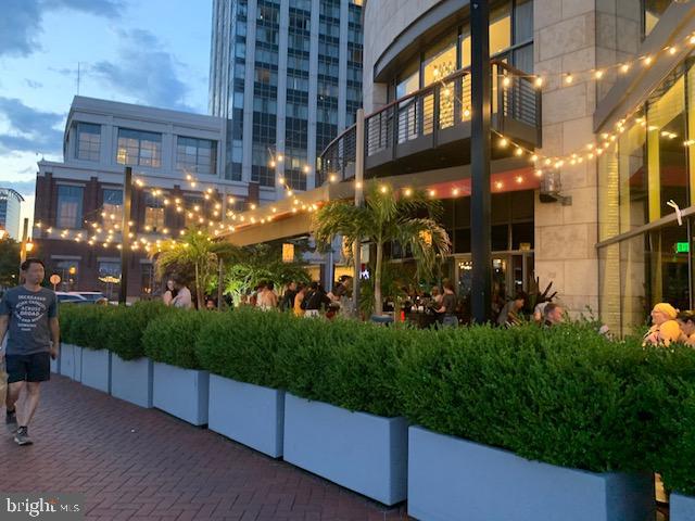 250 President Street, Unit 609 Baltimore, MD 21202 - Photo 27 of 28 Charming evening dining under twinkling lights.
