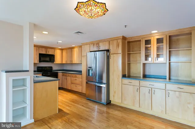 $2,950 | 250 President Street, Unit 609, Baltimore, MD 21202