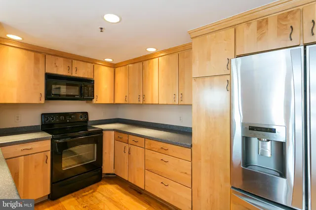 $2,950 | 250 President Street, Unit 609, Baltimore, MD 21202