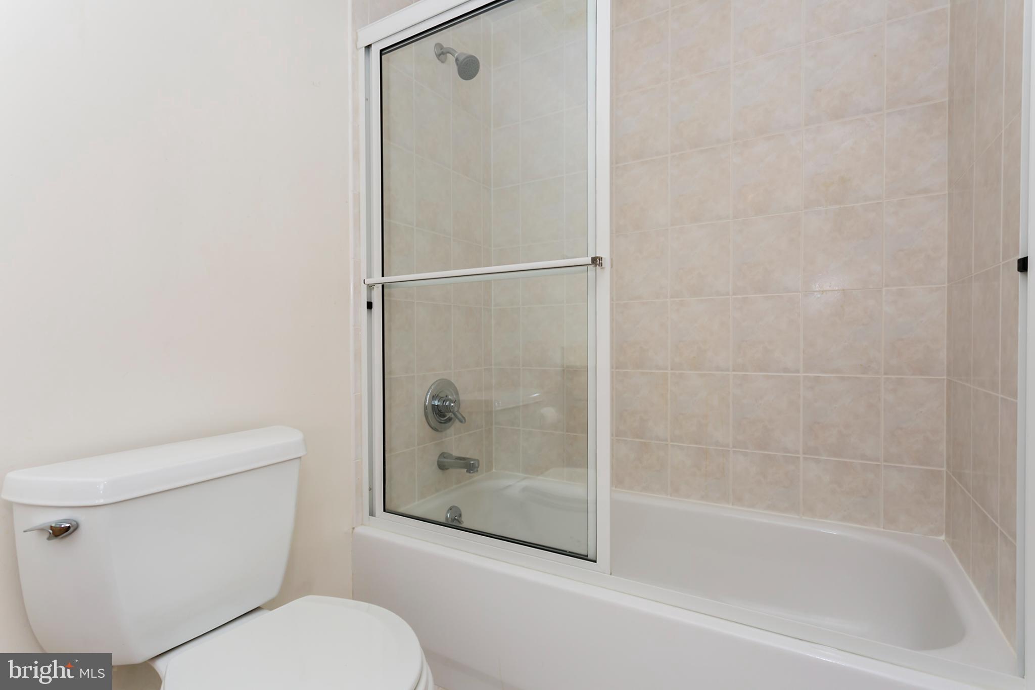 250 President Street, Unit 609 Baltimore, MD 21202 - Photo 10 of 28 Modern 2nd bath