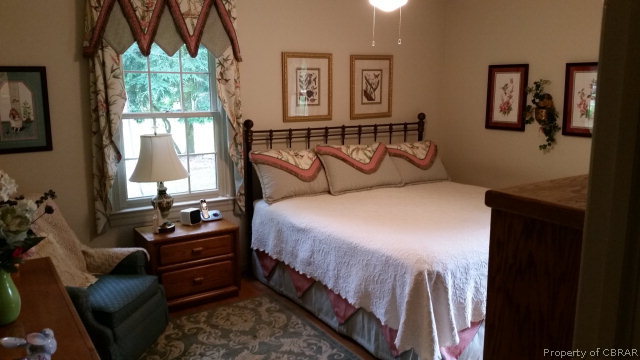 1769 Gloucester Road Gloucester Point, VA 23062 - Photo 9 of 17 Gallery Image 9