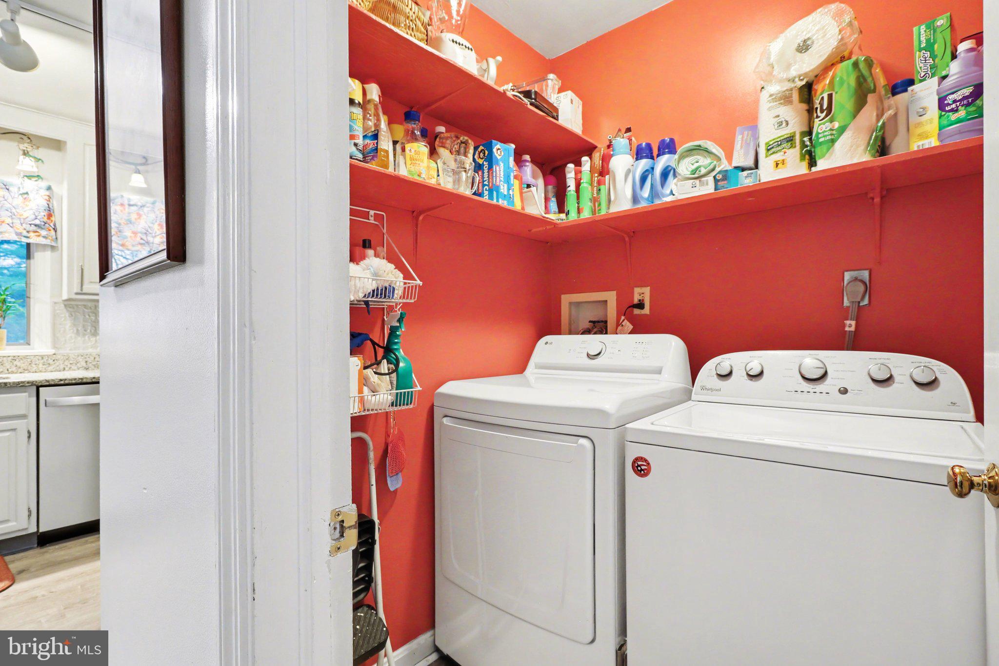 1014 Shadowstone Drive Lancaster, PA 17603 - Photo 13 of 54 a utility room with dryer and washer