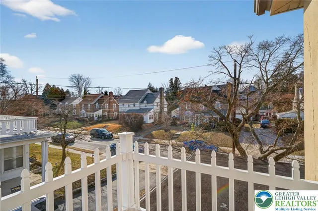 a picture of city view