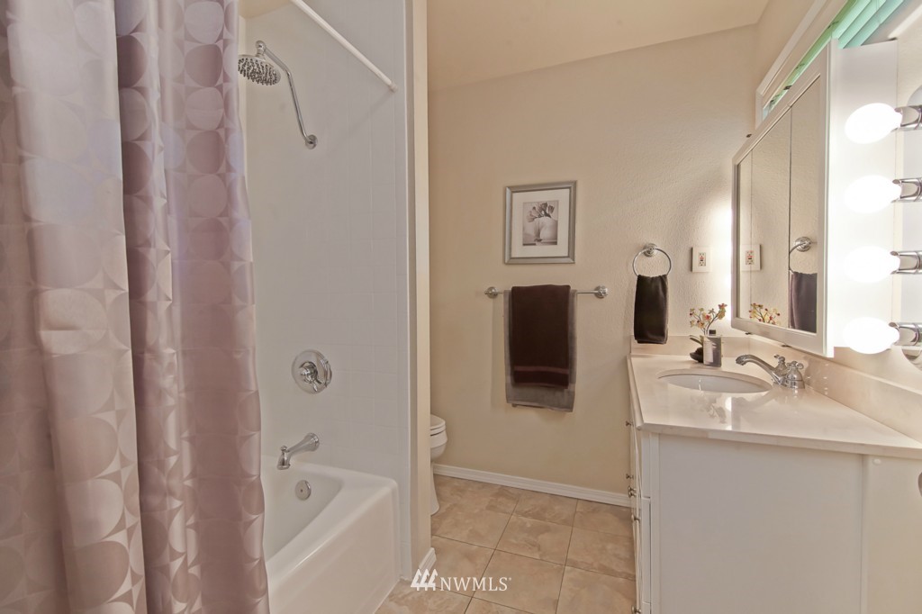 13615 156th Avenue Southeast Renton, WA 98059 - Photo 12 of 20