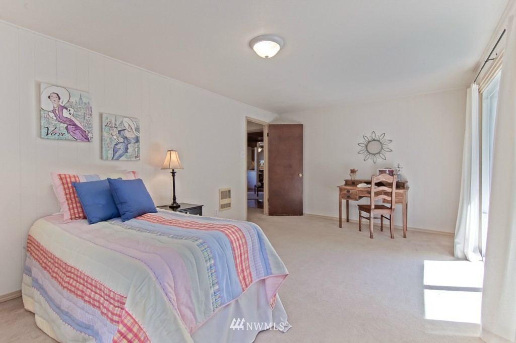 13615 156th Avenue Southeast Renton, WA 98059 - Photo 14 of 20