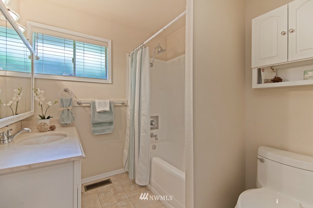 13615 156th Avenue Southeast Renton, WA 98059 - Photo 15 of 20