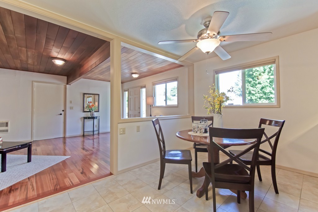 13615 156th Avenue Southeast Renton, WA 98059 - Photo 5 of 20
