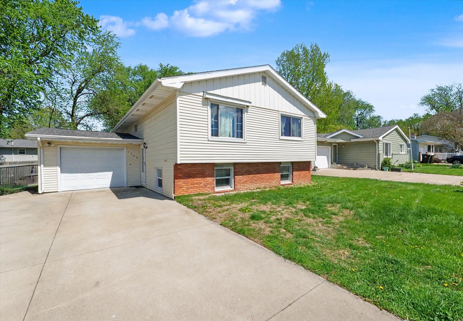 1704 Fort Jesse Road Normal, IL 61761 - Photo 3 of 36