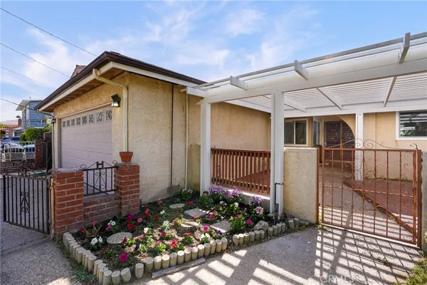 $999,000 | 11925 Truro Avenue, Hawthorne, CA 90250
