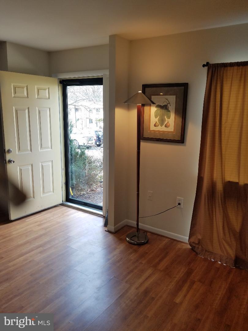 2481 Pyrenees Court Reston, VA 20191 - Photo 18 of 26 Living Room