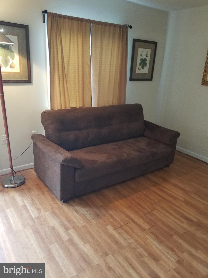 2481 Pyrenees Court Reston, VA 20191 - Photo 19 of 26 Living Room