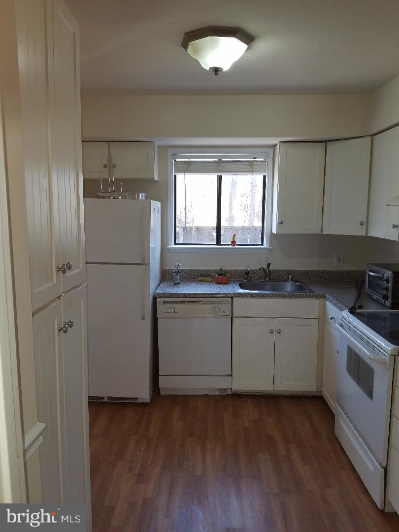 2481 Pyrenees Court Reston, VA 20191 - Photo 3 of 26 Kitchen