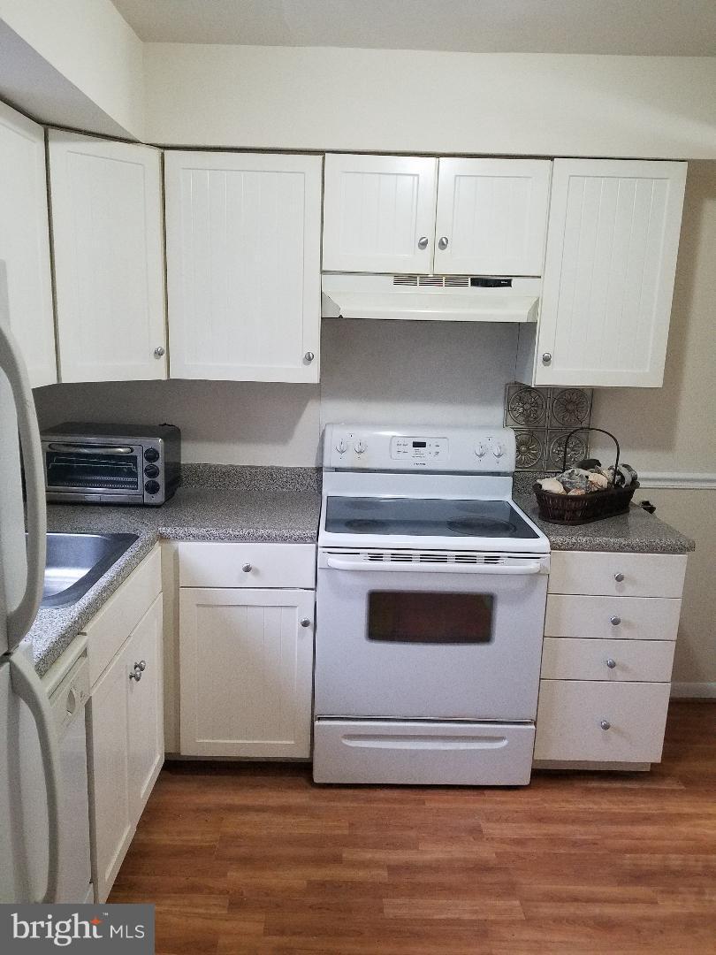 2481 Pyrenees Court Reston, VA 20191 - Photo 4 of 26 Kitchen