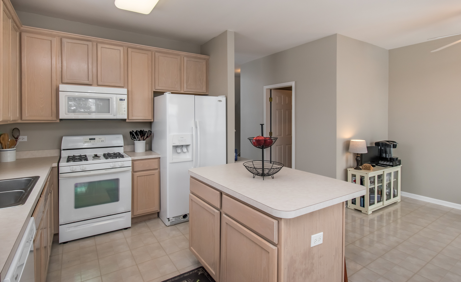 717 Pheasant Trail St. Charles, IL 60174 - Photo 13 of 32 a kitchen with a stove a refrigerator and a stove