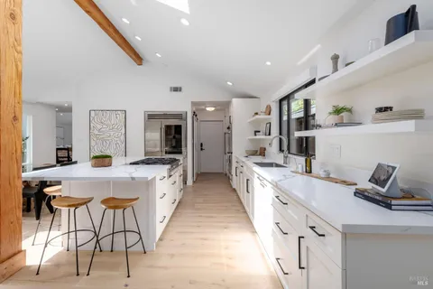 $3,950,000 | 2501 Pinot Way, St. Helena, CA 94574