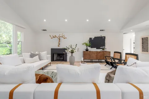 $3,950,000 | 2501 Pinot Way, St. Helena, CA 94574