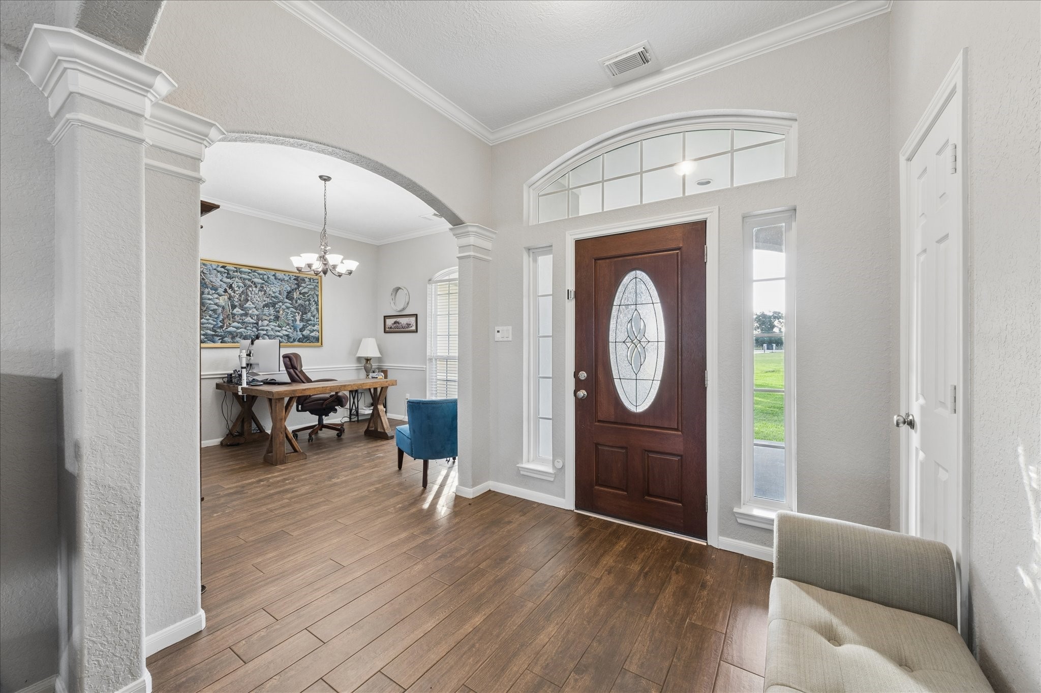 2702 Horseshoe Lane Rosharon, TX 77583 - Photo 13 of 43 Grand foyer welcomes you with soaring ceilings and an inviting first impression