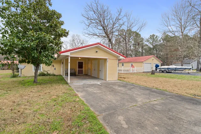 $425,000 | 548 Creekside Estates, Onalaska, TX 77360