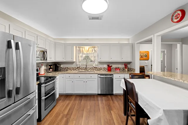 $425,000 | 548 Creekside Estates, Onalaska, TX 77360