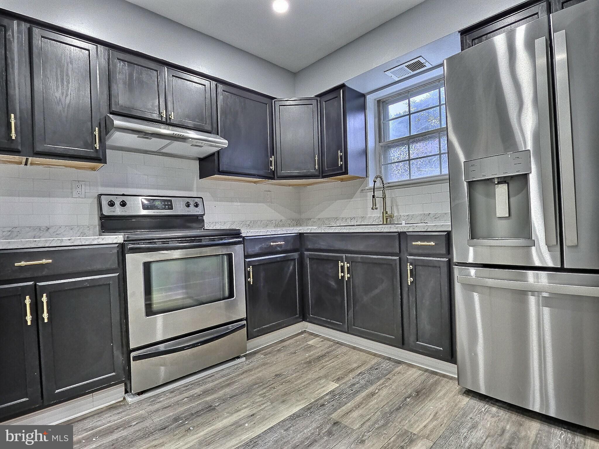 1213 Deer Run Reading, PA 19606 - Photo 19 of 42 a kitchen with stainless steel appliances granite countertop a refrigerator stove and sink