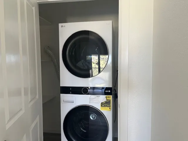 a close up view of a washer and dryer