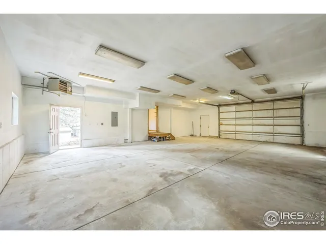 a view of a livingroom with a furniture and a ceiling fan