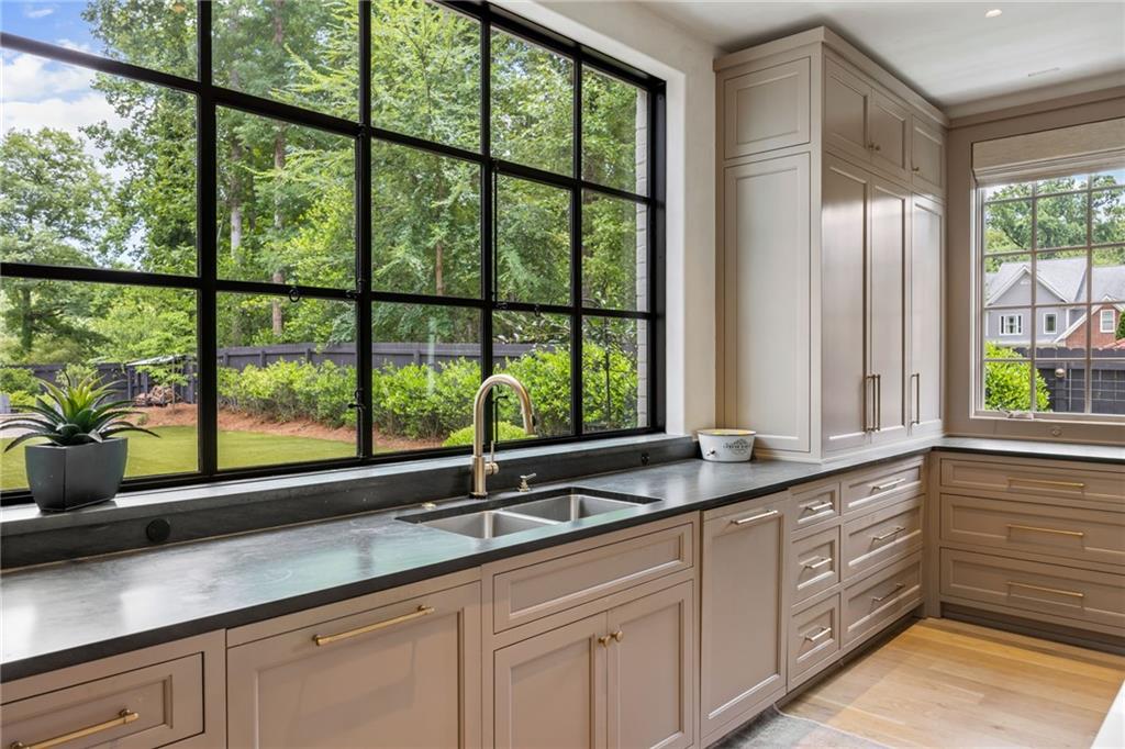2629 Ashford Road Northeast Atlanta, GA 30319 - Photo 19 of 85