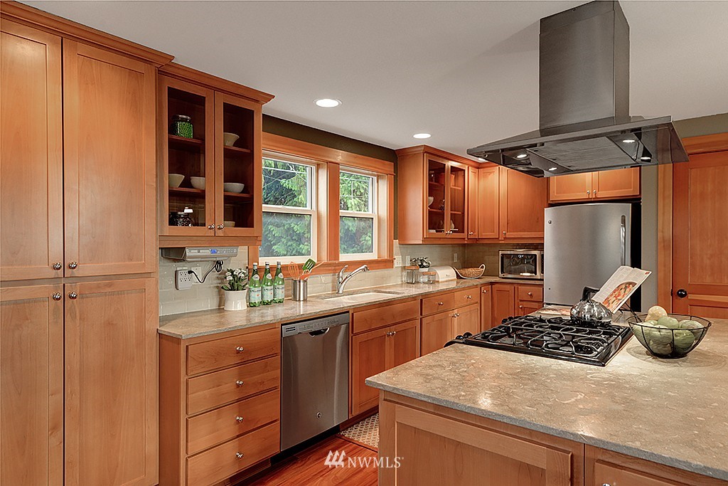4117 Southwest Morgan Street Seattle, WA 98136 - Photo 3 of 25 Gallery Image 3