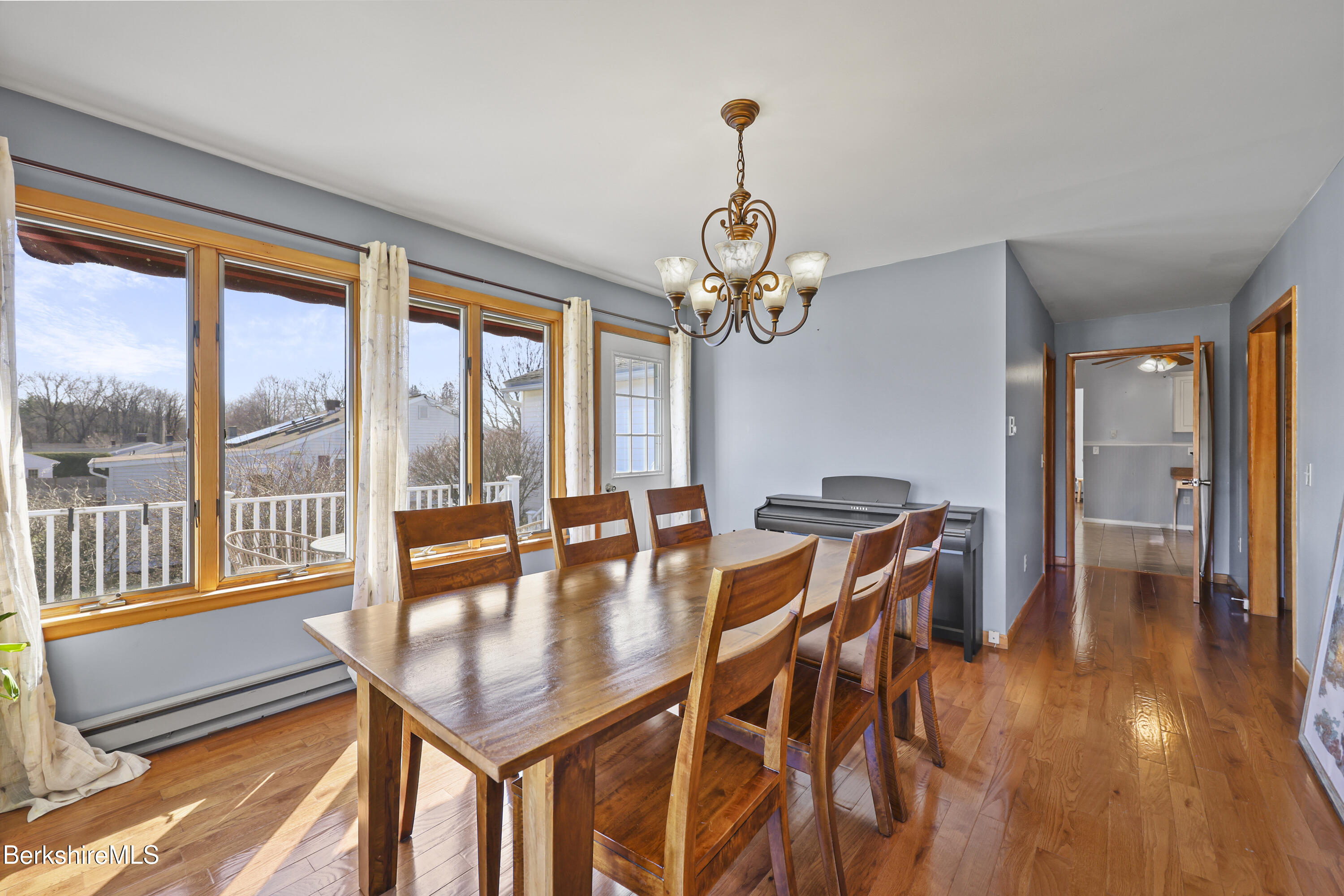 43 Baldwin Avenue Pittsfield, MA 01201 - Photo 16 of 31 a very nice looking room with a large window