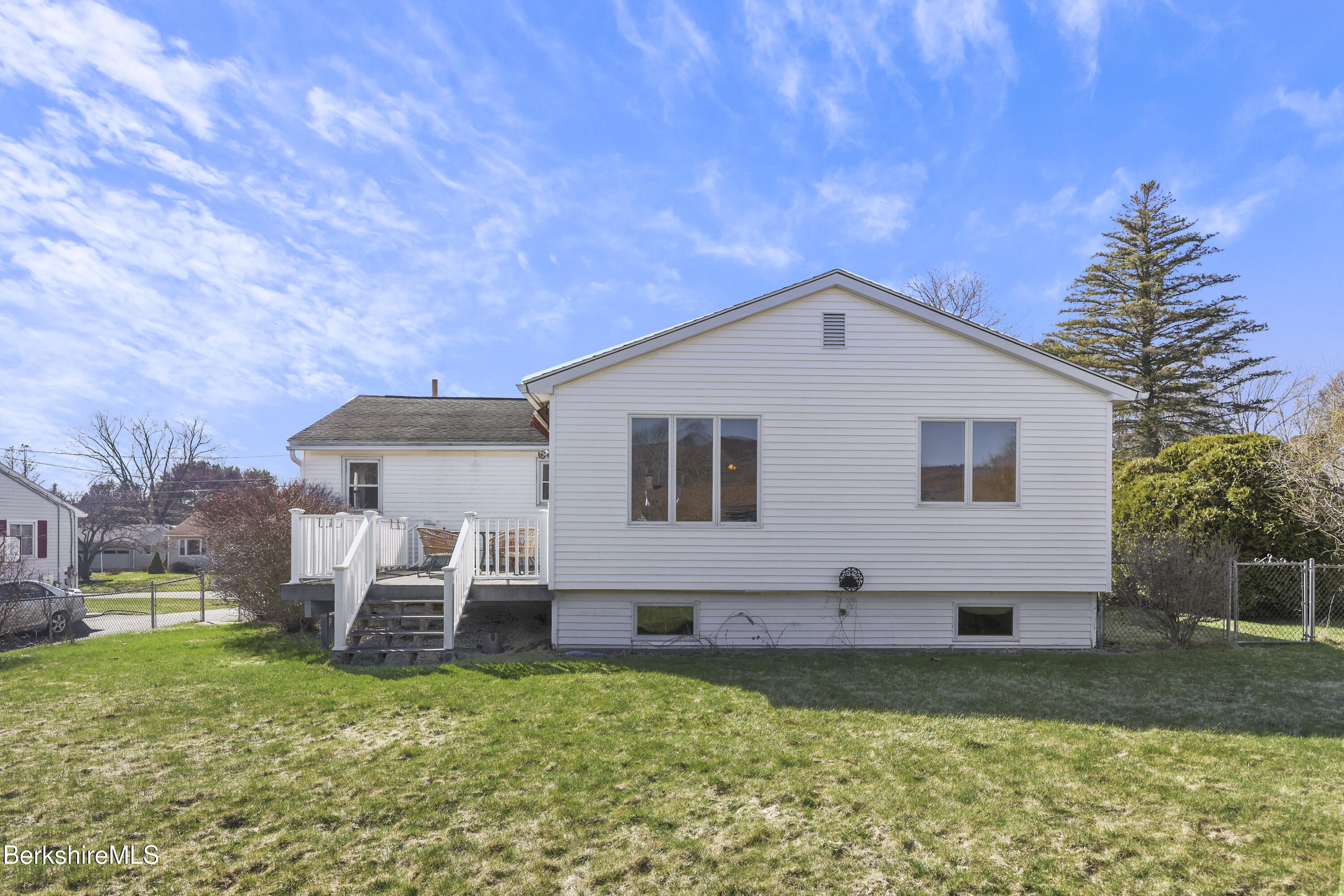 43 Baldwin Avenue Pittsfield, MA 01201 - Photo 5 of 31 a front view of house with yard