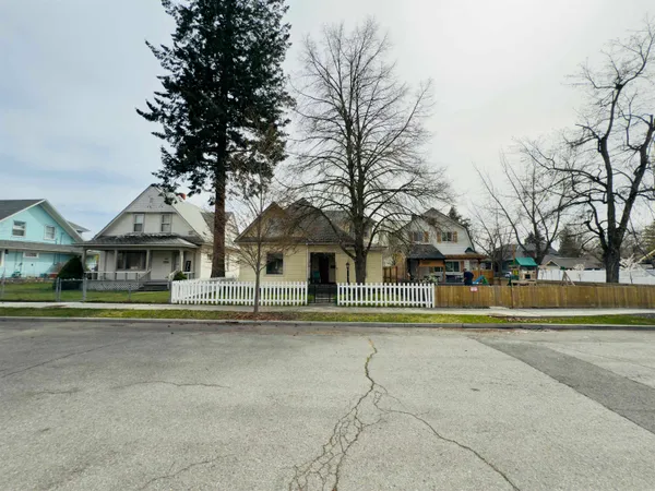 $369,500 | 2823 West Sharp Avenue, Spokane, WA 99201