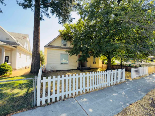 $369,500 | 2823 West Sharp Avenue, Spokane, WA 99201