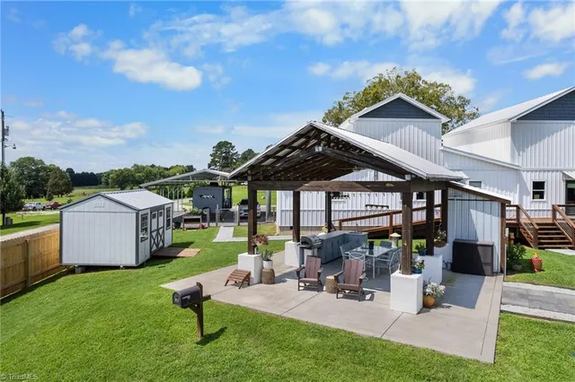 $499,500 | 106 Grants Home Trail, Ararat, NC 27007