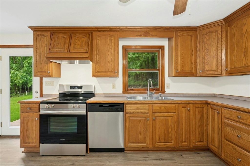 45 Dillon Street Worcester, MA 01604 - Photo 8 of 33