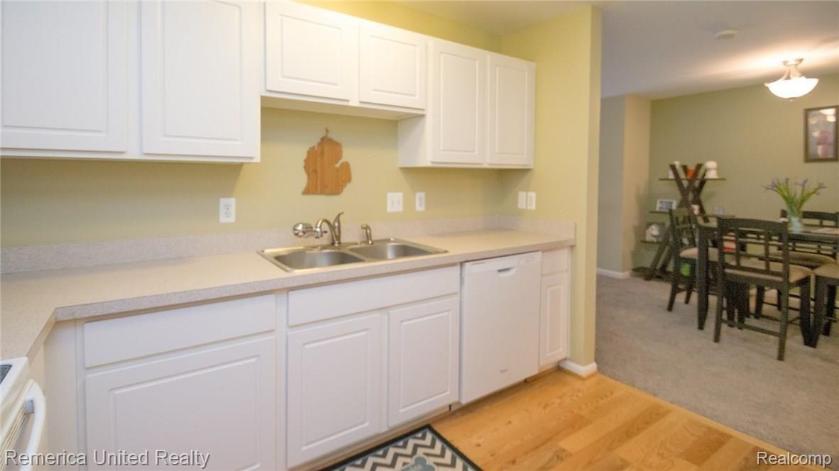 16986 Farmington Road Livonia, MI 48154 - Photo 11 of 27 13_13.jpg