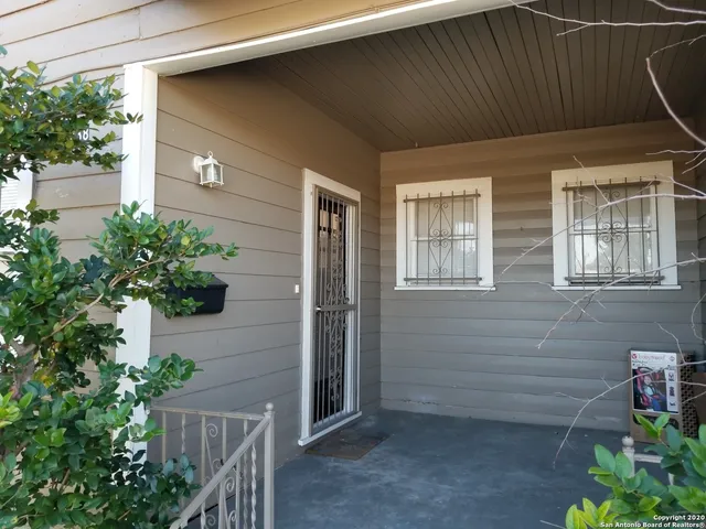 $995 | 2238 Interstate 35, San Antonio, TX 78208