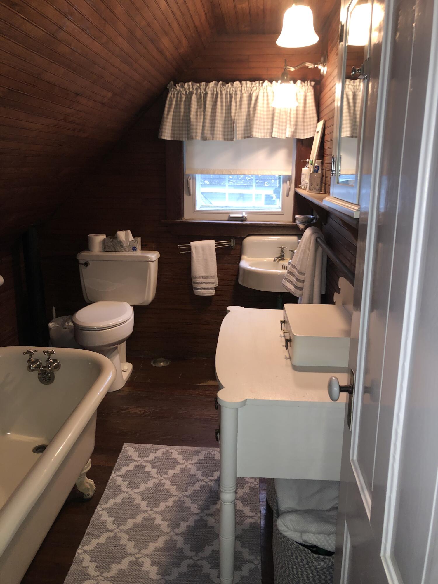 11 Pine Hill Road South Cape Neddick, ME 03902 - Photo 19 of 33 2nd FL Bath