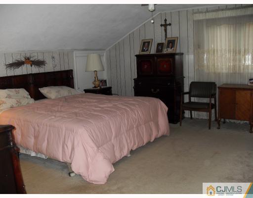 10 Phillips Road Edison, NJ 08817 - Photo 4 of 9 a bedroom with a bed and a closet
