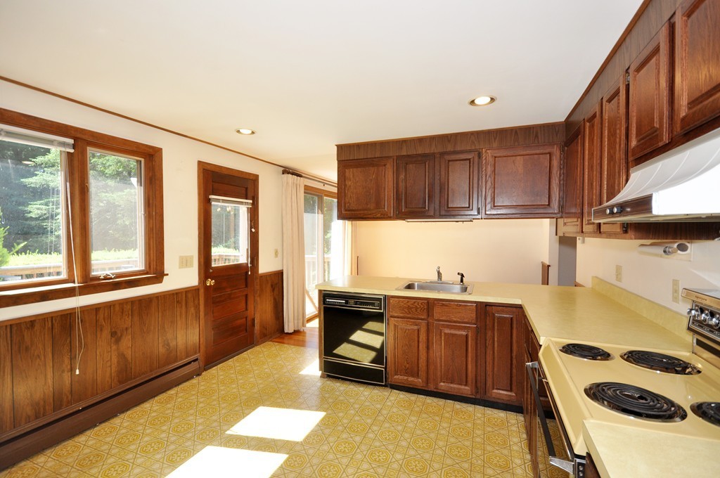 25 Mohegan Road Acton, MA 01720 - Photo 4 of 24 Gallery Image 4