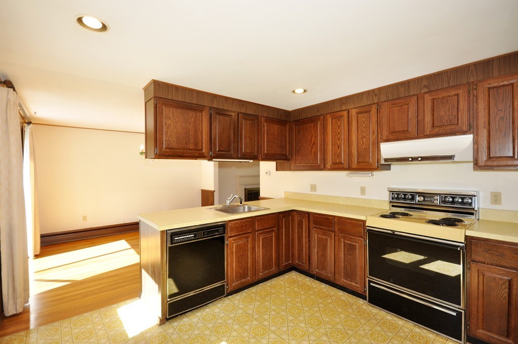25 Mohegan Road Acton, MA 01720 - Photo 5 of 24 Gallery Image 5