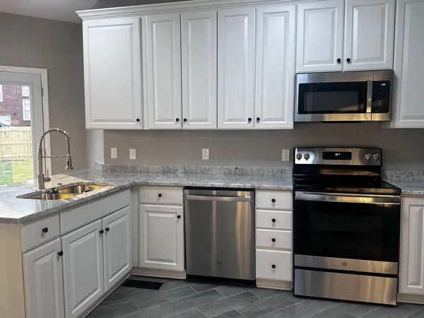 $2,599 | 125 Lakeridge Drive, Hendersonville, TN 37075