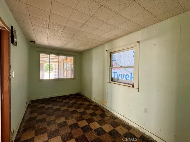 a view of livingroom with furniture
