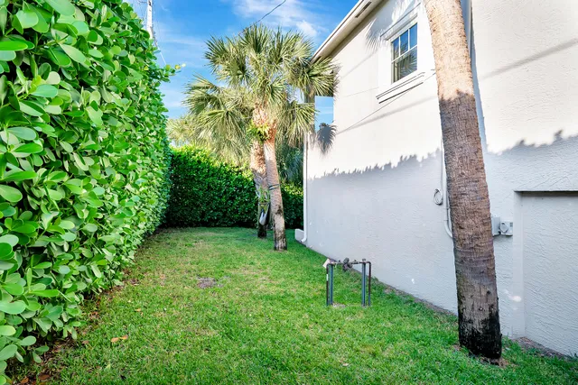 $1,995,000 | 354 Marlborough Place, West Palm Beach, FL 33405