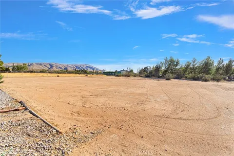 $415,000 | 10626 Valley Vista Avenue, Apple Valley, CA 92308